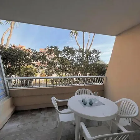 « la Voile » 4 Pers Avec Clim Et Terrasse * Hyeres